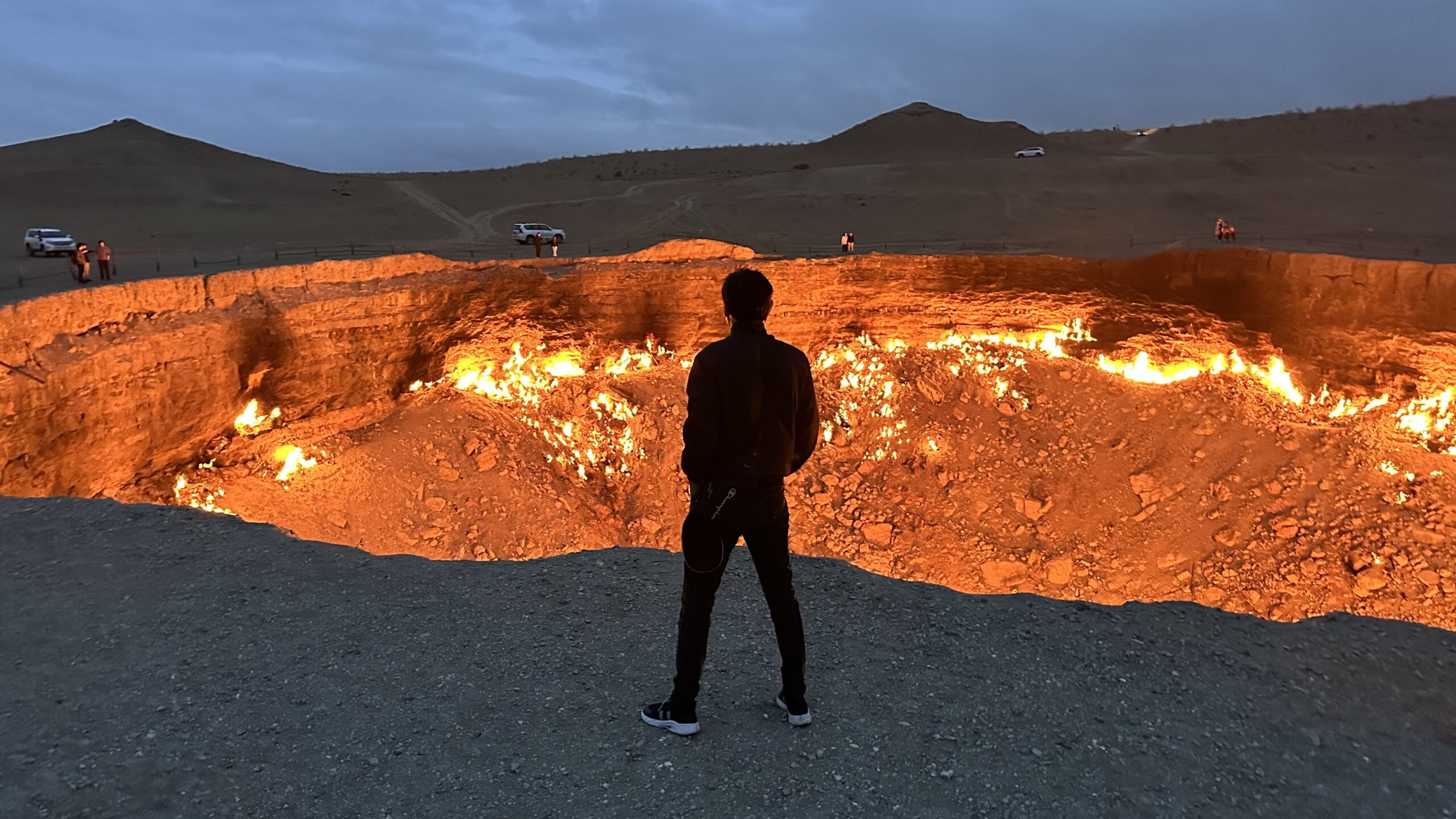 Darvaza Cas Crater yyyyhyhyhyh